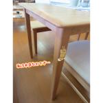 脚は先端に向かって細くなっていく