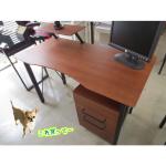 パソコンのモニターやキーボードも置ける